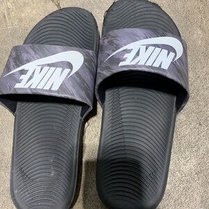 Nike Gray and Black Slide Sandals| Size 5Y